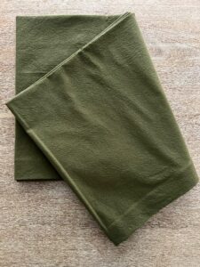 FAȚĂ DE MASĂ CLASICĂ DIN BUMBAC PRESPĂLAT - OLIVE GREEN - imagine 4
