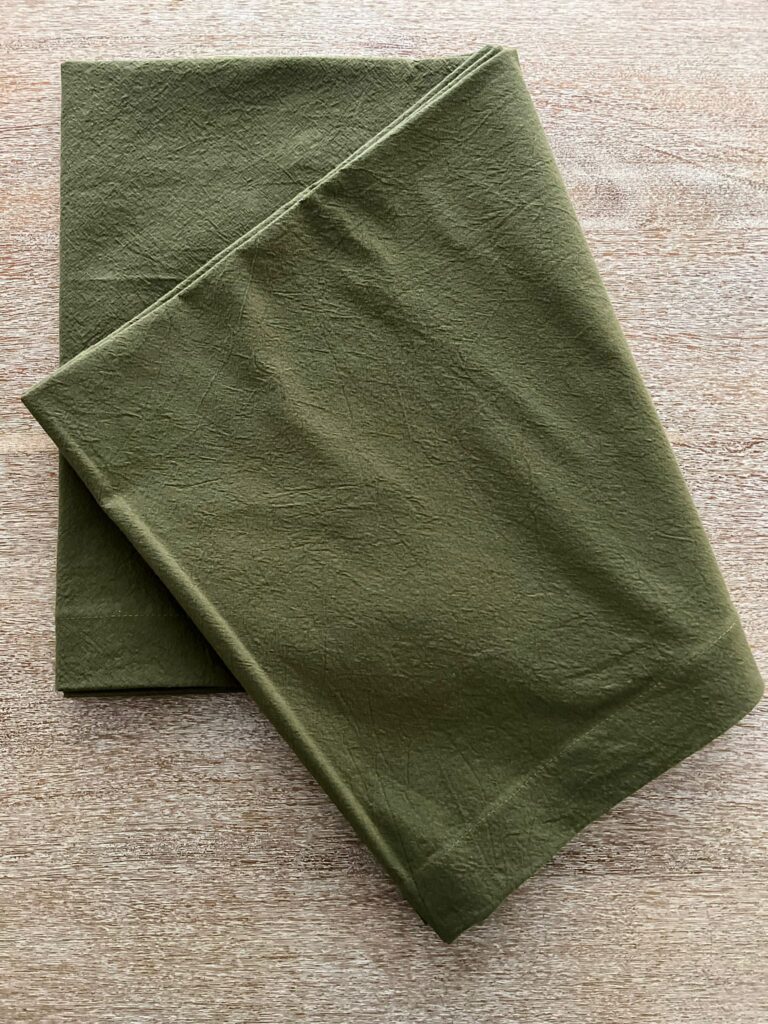 FAȚĂ DE MASĂ CLASICĂ DIN BUMBAC PRESPĂLAT - OLIVE GREEN - imagine 4