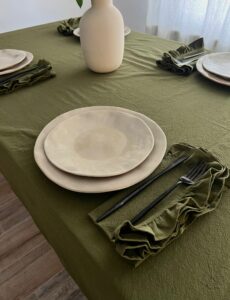 FAȚĂ DE MASĂ CLASICĂ DIN BUMBAC PRESPĂLAT - OLIVE GREEN