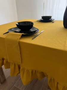 FAȚĂ DE MASĂ CU VOLĂNAȘ DIN BUMBAC PRESPĂLAT - SUNFLOWER YELLOW - imagine 2