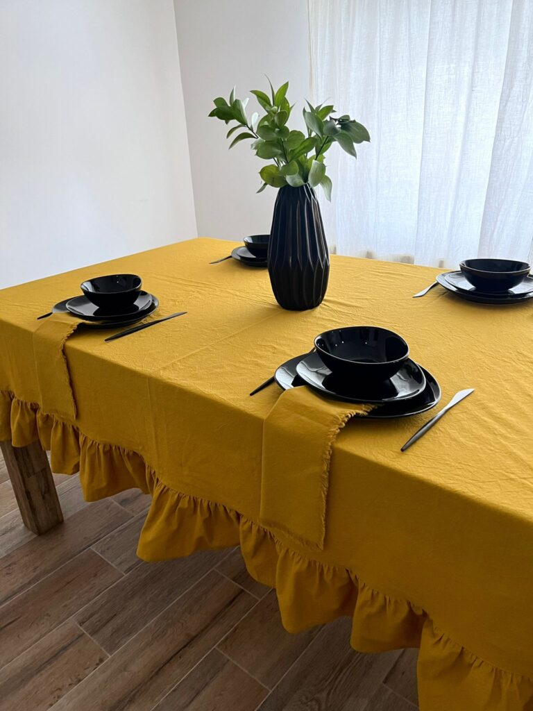 FAȚĂ DE MASĂ CU VOLĂNAȘ DIN BUMBAC PRESPĂLAT - SUNFLOWER YELLOW - imagine 3