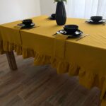 FAȚĂ DE MASĂ CU VOLĂNAȘ DIN BUMBAC PRESPĂLAT - SUNFLOWER YELLOW