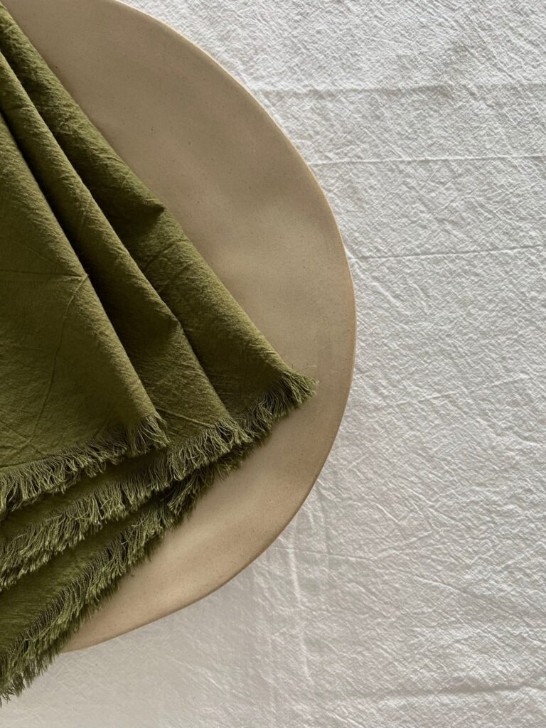 ȘERVETE DIN  BUMBAC PRESPĂLAT CU FRANJURI - OLIVE GREEN (SET DE 2) - imagine 3