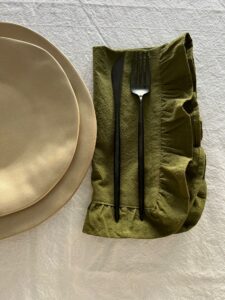 ȘERVETE DIN  BUMBAC PRESPĂLAT CU VOLĂNAȘE - OLIVE GREEN (SET DE 2) - imagine 4