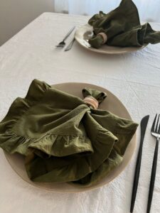 ȘERVETE DIN  BUMBAC PRESPĂLAT CU VOLĂNAȘE - OLIVE GREEN (SET DE 2) - imagine 3