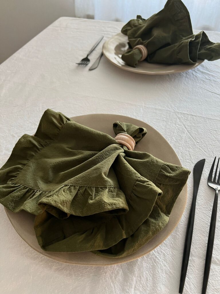 ȘERVETE DIN  BUMBAC PRESPĂLAT CU VOLĂNAȘE - OLIVE GREEN (SET DE 2) - imagine 3