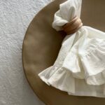 ȘERVETE DIN  BUMBAC PRESPĂLAT CU VOLĂNAȘE - PURE WHITE (SET DE 2)