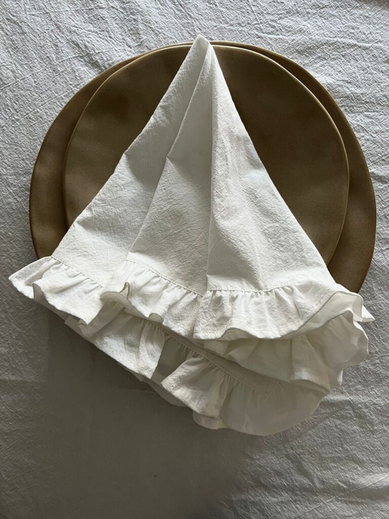 ȘERVETE DIN  BUMBAC PRESPĂLAT CU VOLĂNAȘE - PURE WHITE (SET DE 2) - imagine 2