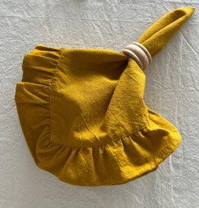 ȘERVETE DIN  BUMBAC PRESPĂLAT CU VOLĂNAȘE - SUNFLOWER YELLOW (SET DE 2) - imagine 4
