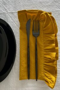 ȘERVETE DIN  BUMBAC PRESPĂLAT CU VOLĂNAȘE - SUNFLOWER YELLOW (SET DE 2)