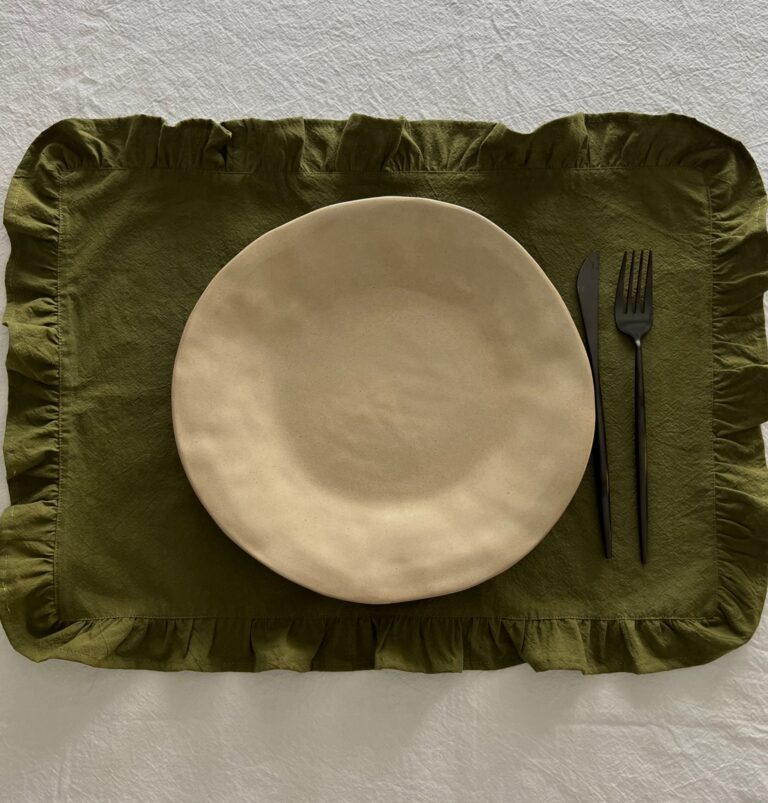 SUPORT FARFURIE DIN BUMBAC PRESPĂLAT CU VOLĂNAȘ - OLIVE GREEN - imagine 3