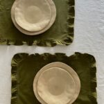 SUPORT FARFURIE DIN BUMBAC PRESPĂLAT CU VOLĂNAȘ - OLIVE GREEN