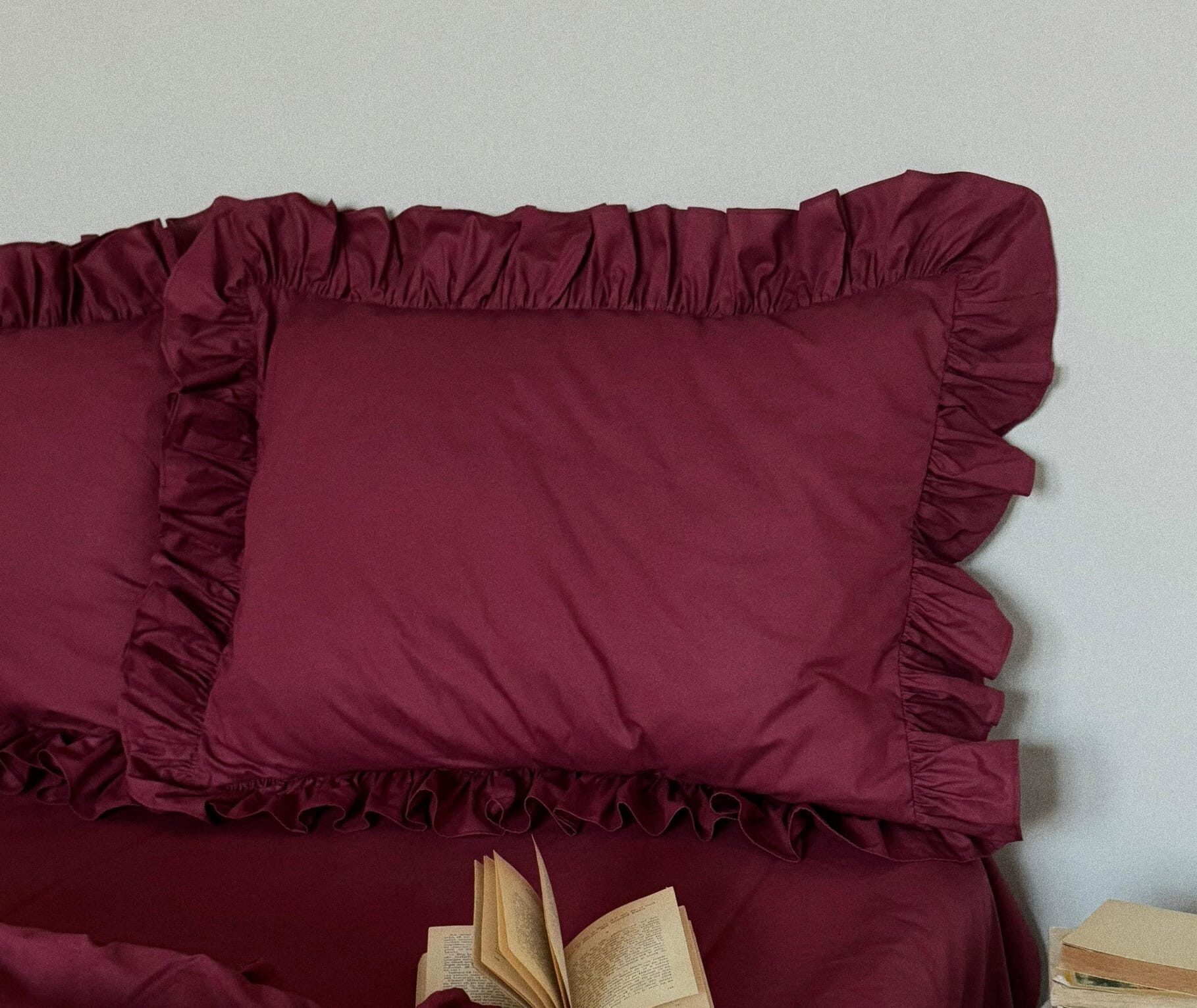 WhatsApp Image 2025-04-11 at 09.10.21 Set lenjerie cu volanase, culoare DARK BURGUNDY, 4 piese - imagine 1