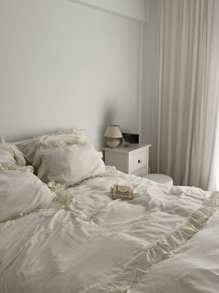 Set lenjerie din muselina cu volanase, culoare IVORY, 3 piese - imagine 3