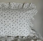 WILD FLOWERS - Față pernă din muselină cu volanașe pentru bebeluși