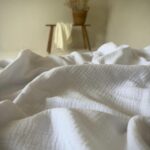 PURE WHITE - Lenjerie muselină cu volanașe pentru bebeluși (2 pcs)