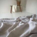 WARM GRAY- Cearșaf cu elastic din muselină pentru copii